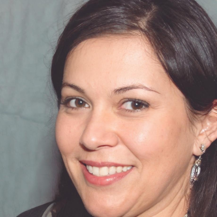 Roisin O'Sullivan, Senior Analyst